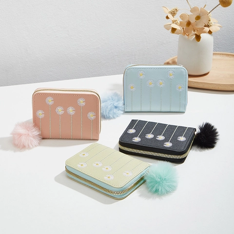 Mini Portefeuille Femme Cuir PU Broderie Marguerite Avec Pendentif Pompon Tendance Fermeture Éclair Porte-Cartes Petit