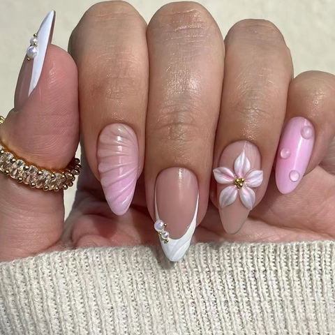 Uñas Postizas Con Punta Francesa Degradado Rosa Con Lirio Tallado 3D Y Perla Artificial Forma Almendra Uñas Artificiales Largas Para Mujeres