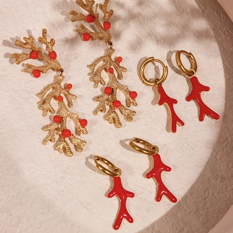 Boucles D'oreilles Branche De Corail Acier Inoxydable Plaqué Or 18K Émail Rouge Künstliche Perle De Coquillage Style Océan