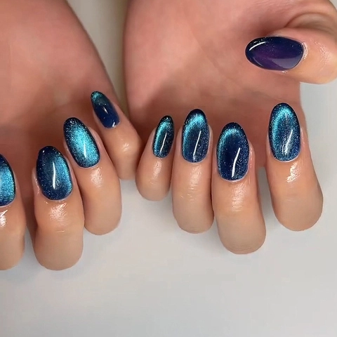 Press On Nails Cat Eye Magnetische Glitter Donkerblauw Gradiënt Kort Ovaal Kunstnagels Voor Vrouwen