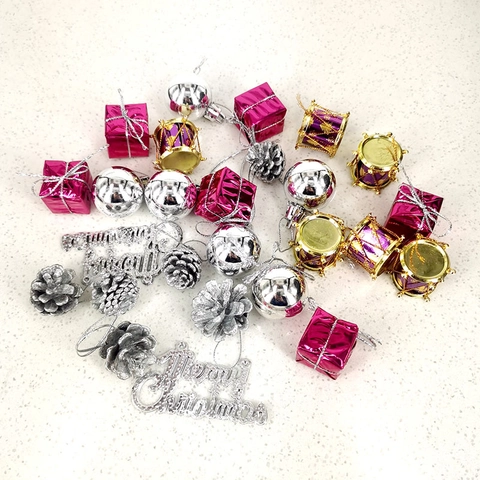 Weihnachtsbaumschmuck Kunststoff Galvanisierte Kugeln Geschenkkartons Trommeln Glocken Buchstabenschilder Partydekoration Hausdekor