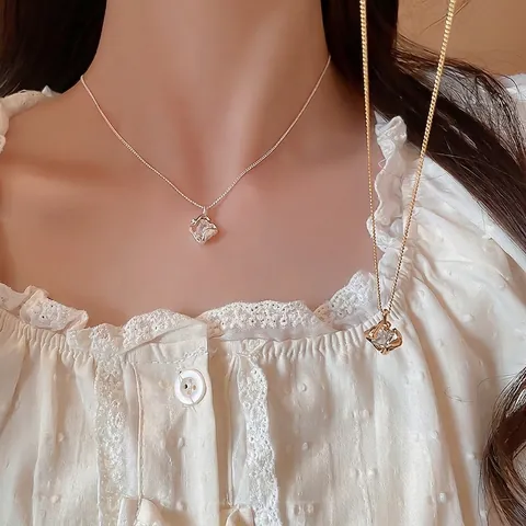 Collana Con Pendente Quadrato Cavo Geometrico Zircone Rame Placcato Oro 18K Catena Clavicola Delicata Stile Di Lusso Per Donne