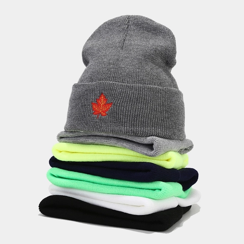 Berretto In Maglia Di Acrilico Ricamo Foglia Di Acero Rossa Con Risvolto A Costine Caldo Inverno Esterno Hip Hop Per Uomo Donna