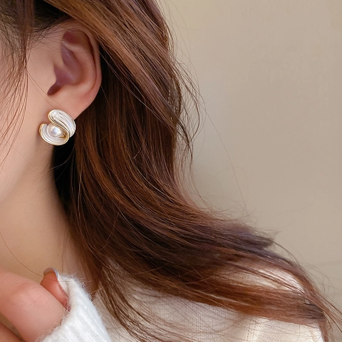 French Retro Geometric Shell Artificial Pearl Stud Earrings Alloy With 925 Sterling Silver Earring Post Minimalist Elegant Women
