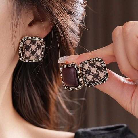 Vintage Square Stud Earrings Alloy Rhinestone Houndstooth Cloth And Resin With Silver Earring Post Elegant Style Women