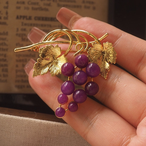 Vintage Gold-Plated Alloy Grape Fruit Brooch For Women Artificial Pearl Rhinestone Designer Corsage Fashion Jewelry Gift