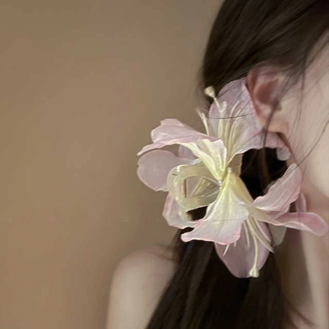 Lily Flower Hair Claw Clip Fabric Gradient Petals Acrylic Shark Clip Elegant Accessory For Women Resort Style
