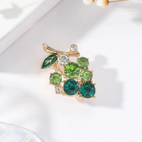 Broche de Uva de Diamantes de Imitación de Aleación de Zinc Estilo Fresco Pin de Solapa de Fruta Delicada Para Mujer Joyería