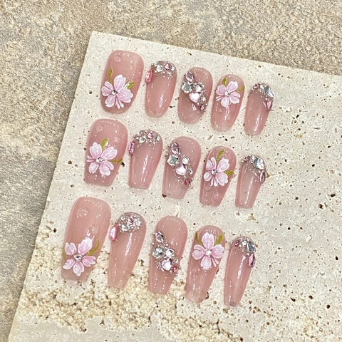 Handgefertigte Press On Nägel Coffin Lang Rosa Farbverlauf Mit 3D Blumen Und Strass Akzenten Wiederverwendbar Elegant