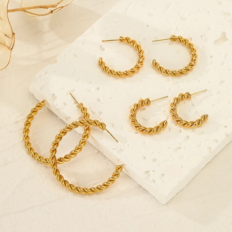 Gedrehte C-Förmige Creolen Vergoldeter Edelstahl Retro Croissant Stil Modischer Schmuck Für Damen