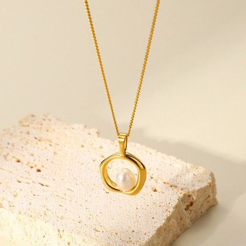 Halskette Mit Unregelmäßigem Ring Und Künstliche Perlenanhänger Edelstahl 18K Vergoldet Retro Minimalistischer Schmuck Für Frauen