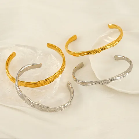 Bracciale Rigido Regolabile Texture Lava Irregolare Placcato Oro 18K Acciaio Inossidabile Minimalista Moderno Gioielli Donna