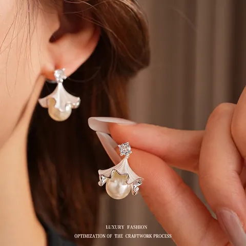 Pendientes Colgantes De Hoja De Ginkgo Vintage Francés Con Perla Artificial Blanca Circón Y Poste De Plata Joyería Elegante