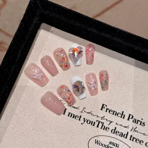 Uñas Postizas Rosa Jelly Hechas a Mano Con Mariposa Blanca Diamantes Imitación Corazón Trapecio Medio Largo Mujer