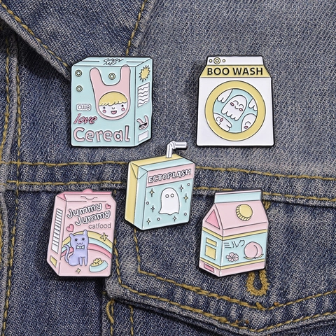 Spilla in Smalto a Forma di Cartone del Latte Kawaii Simpatica Scatola di Cereali Fantasma Lega per Zaino Abbigliamento