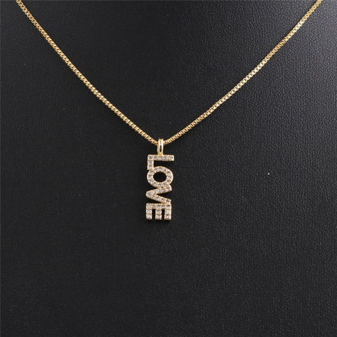 Vergoldete Kupfer Halskette Vertikaler Happy Love Buchstabe Zirkonia Eingelegte Boxkette Schmuck