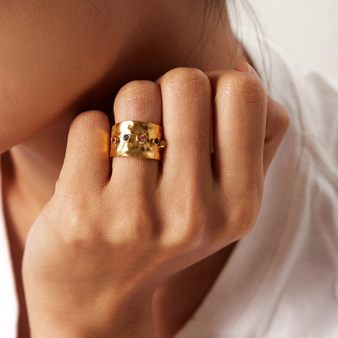 Retro Stainless Steel Hammered Texture Open Ring With Colorful Rhinestones 18K Gold Plated Individual Fashion Ring Jewelry