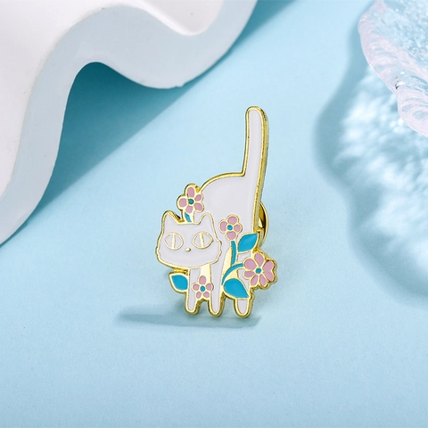 Cartoon Creatieve Bloem Witte Kat Emaille Pin Schattige Yoga Kat Dier Serie Badge Mode Zinklegering Geschilderd Brosche Voor Vrouwen