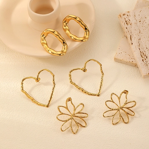 Pendientes De Acero Inoxidable Chapado En Oro De 18K Corazón Flor Geométrico Martillado Con Poste De Acero Inoxidable