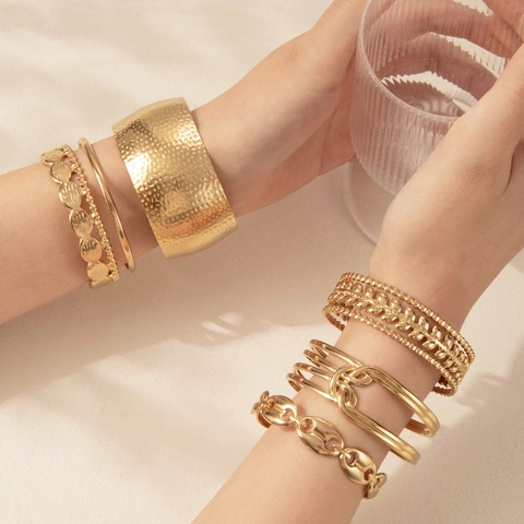 Vintage Stainless Steel Open Cuff Bracelet For Women Gold Plated Hammered Texture Leaf Hollow Multi Layer Adjustable Fashion Jewelry Gift