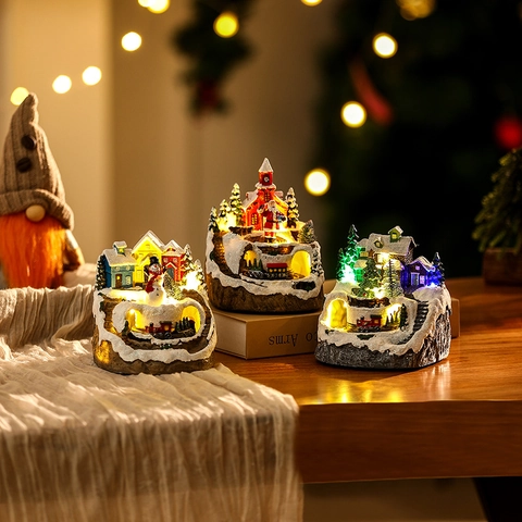Villaggio Di Natale Casa Resina Ornamento Luminoso LED Musica Scena Innevata Treno Rotante Regalo Decorazione