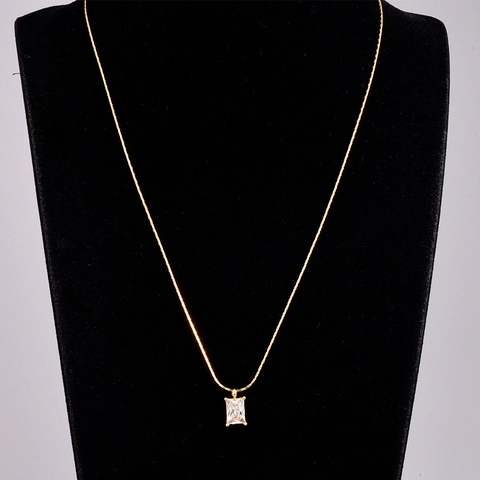 Collar Con Colgante De Circón Rectangular Acero De Titanio Bañado En Oro De 18K Joyería Elegante Para Mujer