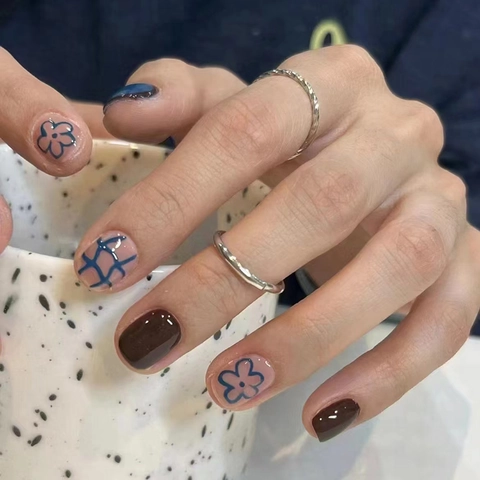 Press On Nails Artificial Finger Nails Klein Blue Plaid And Flower Design Short Square Shape Glossy Finish For Women