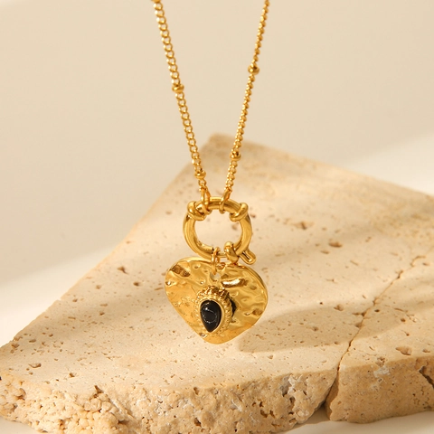 Collar Con Colgante De Corazón Retro Francés De Acero Inoxidable Chapado En Oro Con Piedra Negra Textura Martillada