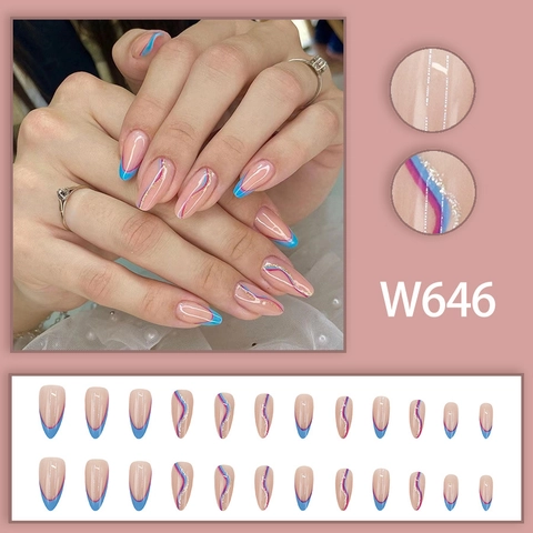 Unghie Finte A Mandorla French Tips Blu Linee Ondulate Rosa Glitter Argento Eleganti Dolci Donne