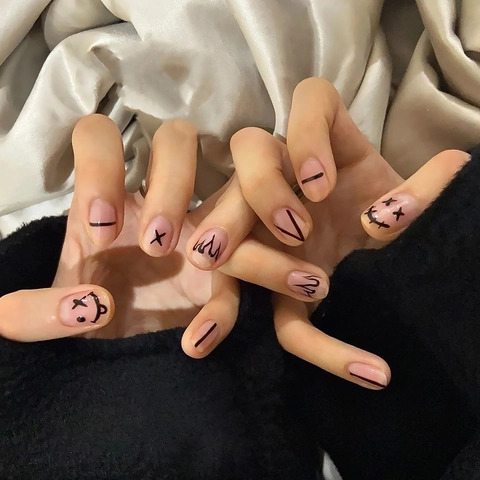 Drucknägel Halloween Graffiti Smiley Gesicht Flammenmuster Pink Nude Full Cover Künstliche Nägel Mit Kleber