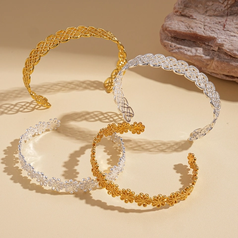 Hol Uitgesneden Bloem Koperen Manchet Armband Voor Vrouwen Minimalistische Geometrische Open Armring