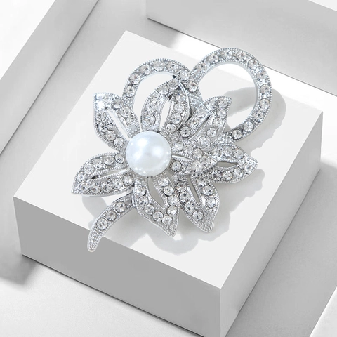 Elegante Spilla A Petali Di Fiori Lega Con Strass E Grande Perla Artificial Sintetica Accessori Moda Per Donne Spilla Raffinata