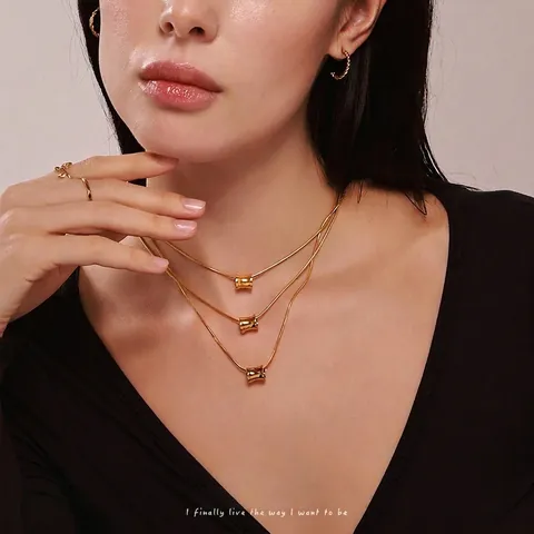 Roestvrij Staal Minimalistische Lichte Luxe Cilindrische Hanger Ketting En Gedraaide C Vorm Hoop Oorbellen Voor Vrouwen Mode Woon-Werkverkeer Sieraden
