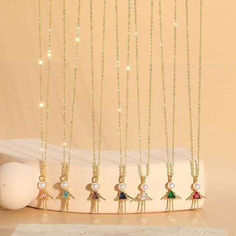 Collar Con Colgante De Muñeca Para Niña Latón Con Circonita Cúbica Colorida Y Perla Artificial Sintética Bañado En Oro