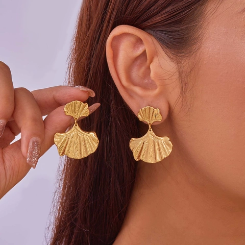 Stainless Steel Ginkgo Leaf Flower Stud Earrings For Women Gold Plated Brushed Metal Texture Floral Drop Ear Jewelry Accessory