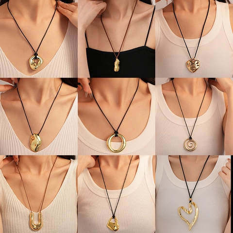 Collier Pendentif Cœur Géométrique Irrégulier Alliage Métal Texture Liquide Longue Chaîne De Chandail Pour Femmes Style Minimaliste