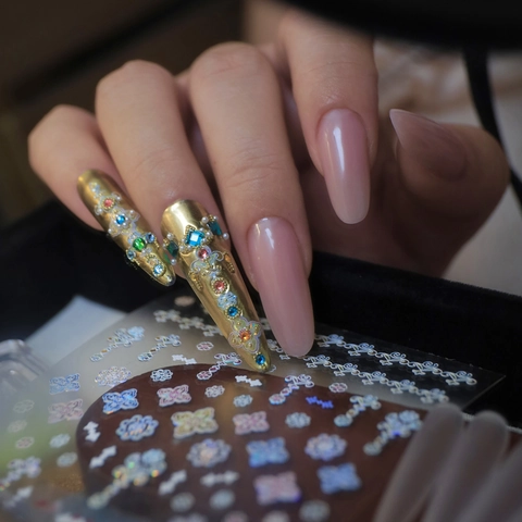 Autocollants De Nail Art En Relief 3D Avec Lustre De Coquille Holographique Et Motifs De Palais Rétro Auto-adhésif