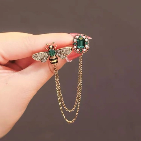 Broche Abeille Vintage Avec Alliage Strass Émeraude Verte Pierre Précieuse Künstliche Perle Artificielle Double Chaîne Épingle À Revers