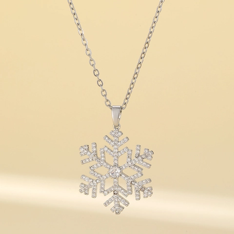 Collier Pendentif Flocon de Neige en Acier Titane Minimaliste pour Femmes Chaîne en Cuivre avec Zirconia Bijoux de Mode Cadeau de Saint Valentin