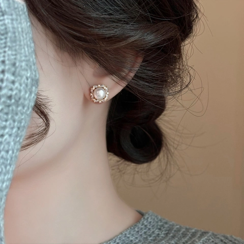 Orecchini A Lobo Con Perla Artificial E Zircone Eleganti Rotondi Placcati Oro 14K Lega Con Perno In Argento Vintage Lusso Donna