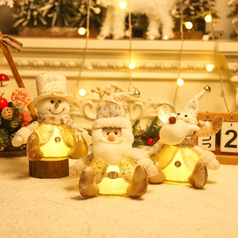 Ornamenti Di Natale Peluche LED Luminosi Babbo Natale Pupazzo Di Neve Renna Seduto Tessuto Maglia Paillettes Decorazioni Casa