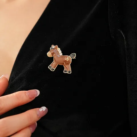Broche Cheval Émail Épingle Poney En Alliage Avec Strass Et Flocon De Neige Bijoux Mode Hiver Pour Femmes