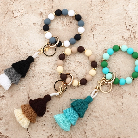 Llavero De Pulsera De Cuentas De Silicona Con Pulsera De Llavero De Borla De Algodón De Tres Capas Para Mujer