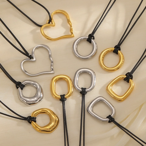 Collier Pendentif Géométrique Cœur en Acier Inoxydable Vintage pour Femmes Longue Chaîne de Pull en Cordon Ciré Noir Bijoux