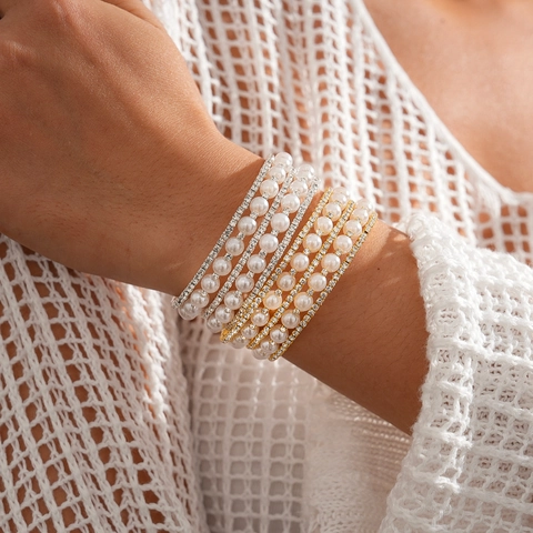 Elegantes Mehrlagiges Künstliche Perlenarmband Für Damen Mit Strass Spiralform Metall Armreif Retro Stil