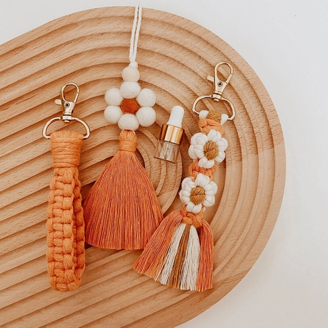 Handmade Macrame Daisy Flower Keychain Cotton Rope Tassel Bohemian Style Bag Charm Car Key Hanging Accessory Gift