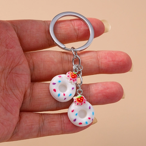 Porte-clés Créatif en Forme de Beignet Simulation de Nourriture Pendentif de Sac en Résine Mignon Anneau de Clé en Métal pour Femmes