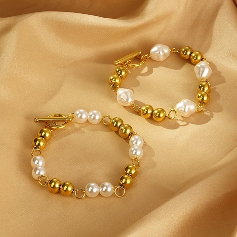 Elegante Bracciale In Acciaio Inossidabile Con Künstliche Perle Placcate Oro 18K E Künstliche Perle Barocche In Resina Chiusura A Commutazione Gioielli Per Donna