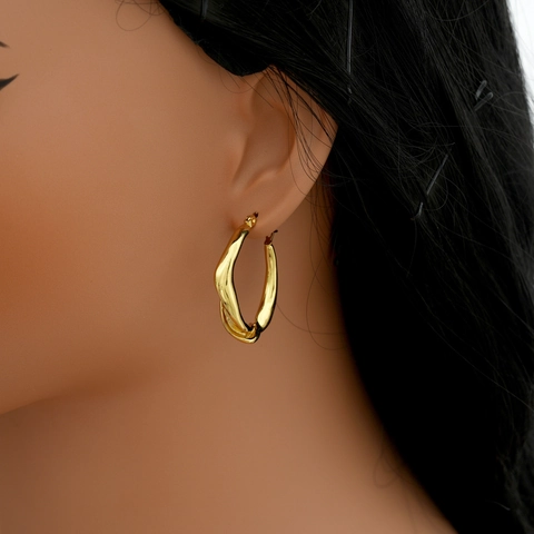 Stainless Steel Twisted Hoop Earrings For Women 18K Gold Plated Exaggerated Geometric U-Shape Circle Ear Jewelry Accessory