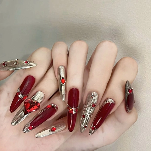 Burgundy Cat Eye Press On Nails Resin Heart Rhinestones Silver Metallic Texture Handmade Luxury Fake Nails For Women